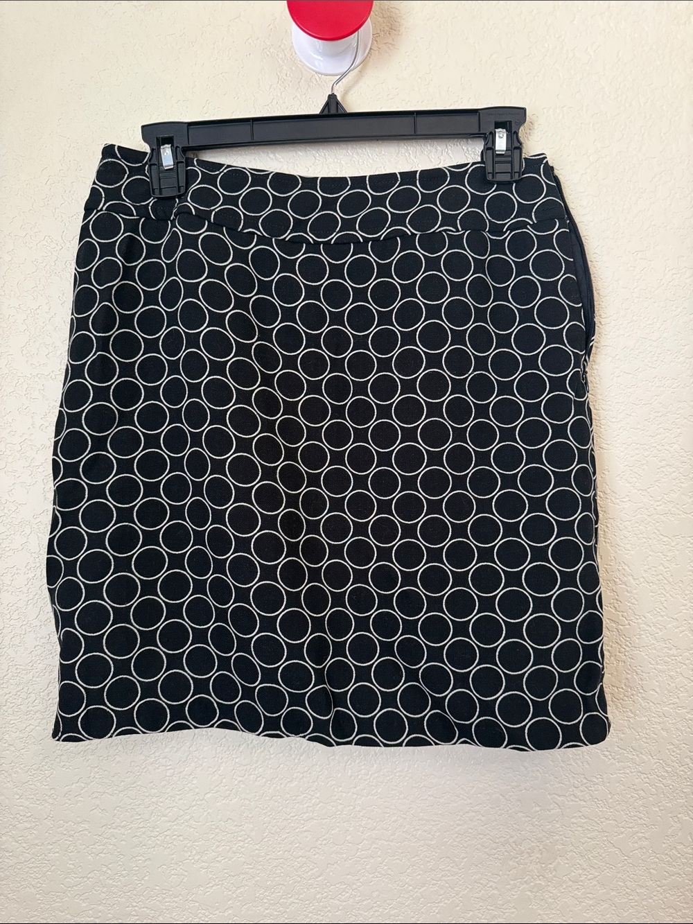LOFT Black Pencil Skirt with White Circle Print Size 4P